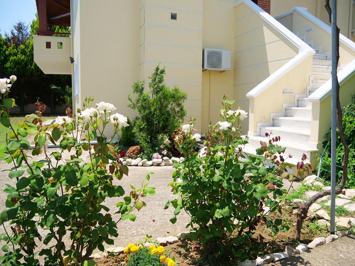 Villa Verde 200 Meters From The Beach Nea Iraklitsa Exterior foto